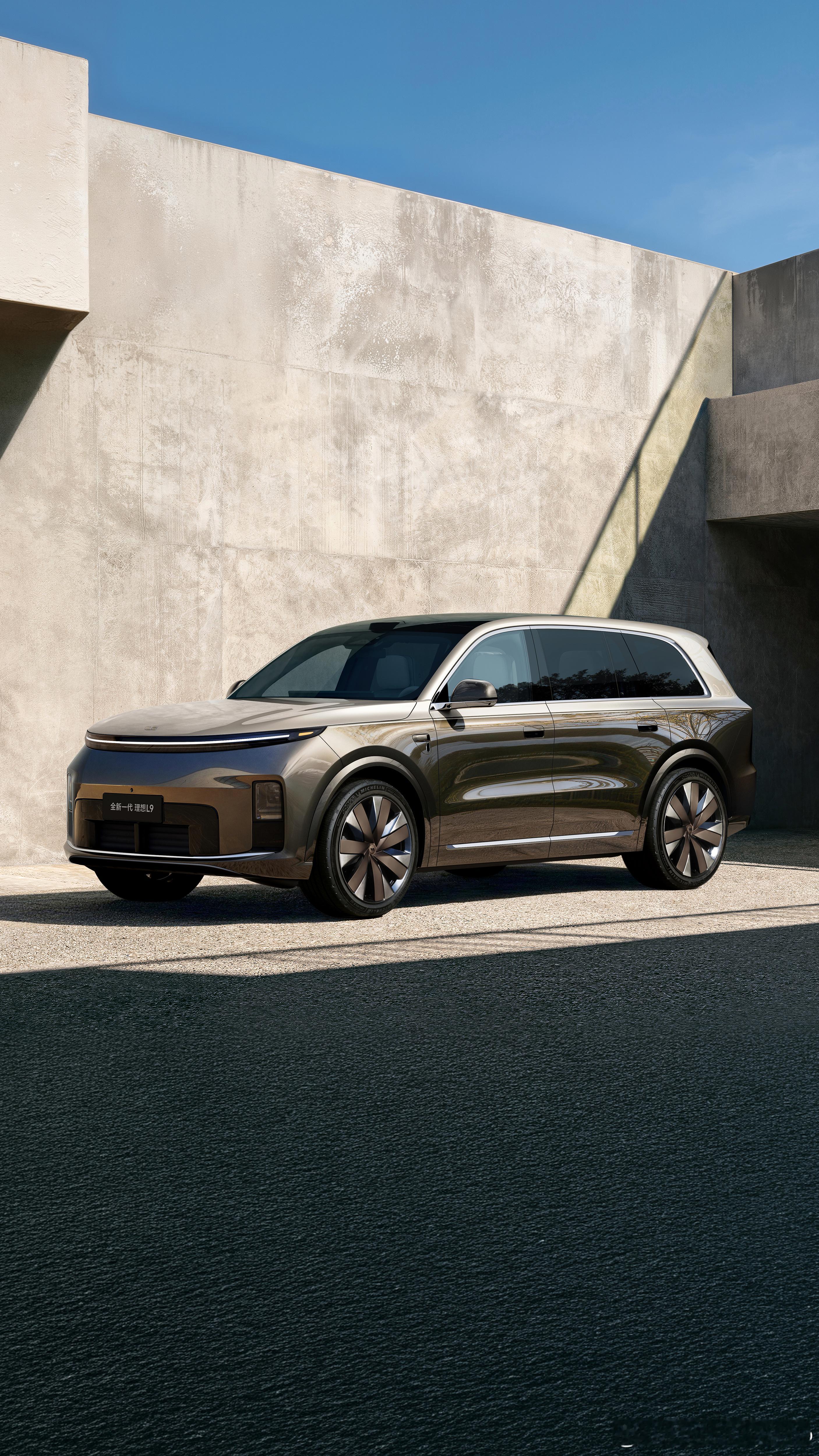 换代理想L9终于要来了！竞争白热之下，理想的旗舰车型确实该升级了。几个看点：80