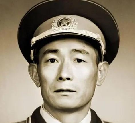 1937年秋天，386旅旅长陈赓把1营营长查玉升叫到自己的窑洞里。陈赓开门见山：