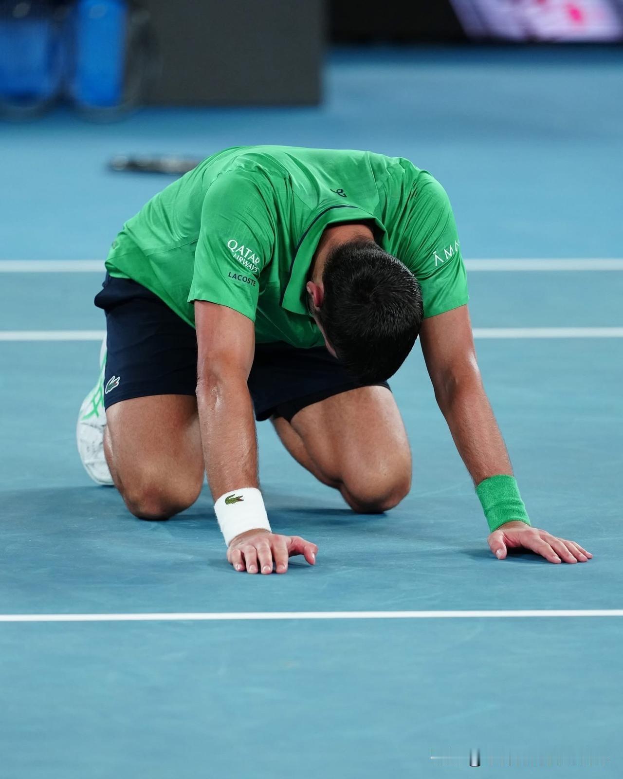 看完那场荡气回肠的澳网半决赛——德约科维奇对阵辛纳，作为看他打球近20年的老球迷