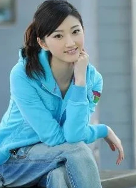 2011年，《战国》开拍，导演金琛邀请孙红雷出演男主角，但看了剧本后，他提了一个