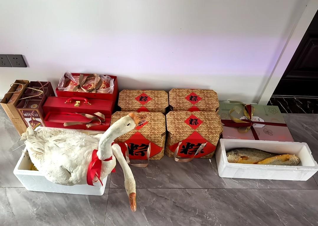 今天是端午节了。今天端午，我算是彻底见识到浙江宁波的端午习俗有多讲究、多有