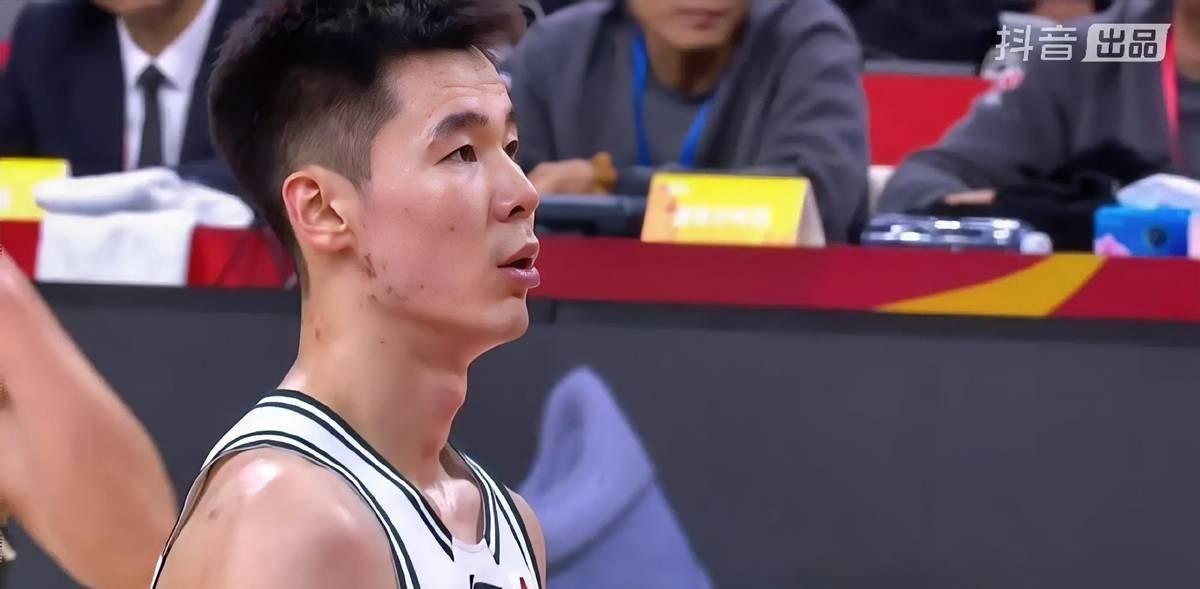 郭昊文砍了42分，球队还输了。正负值+5，全队最高。看数据栏，郭昊文那行像