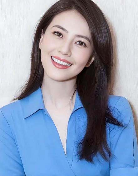 2000年，出道不久的高圆圆疯狂爱上张亚东，上演了女追男的戏码。5年后，高圆