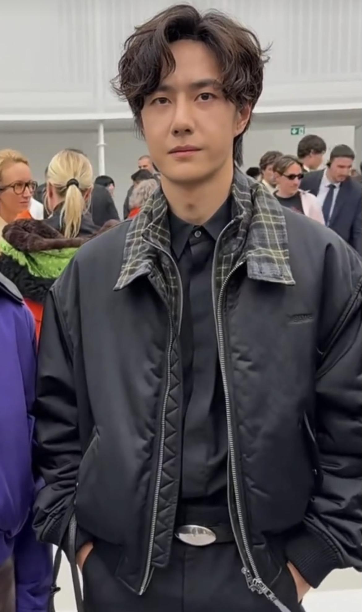 发现没，王一博有一个非常明显的变化，不是他变得越来越帅气了，而是他的身上