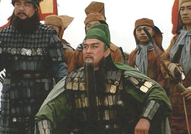 关羽在麦城时犯了一个巨大错误，我很不理解他为什么要留下周仓等人守城，而自己带着关