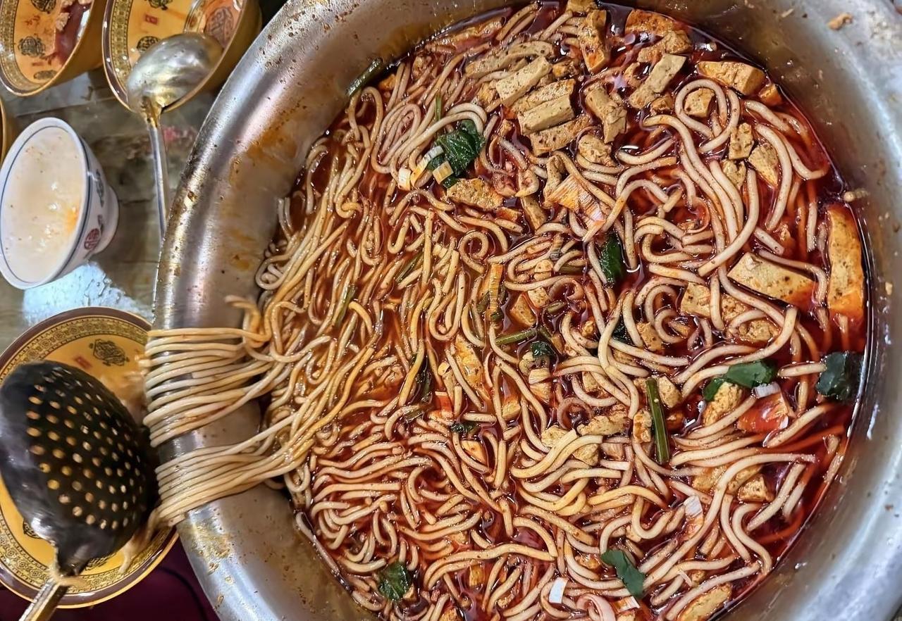 看到也香，不知道叫什么，很想尝尝，在哪里能吃到这种食物？