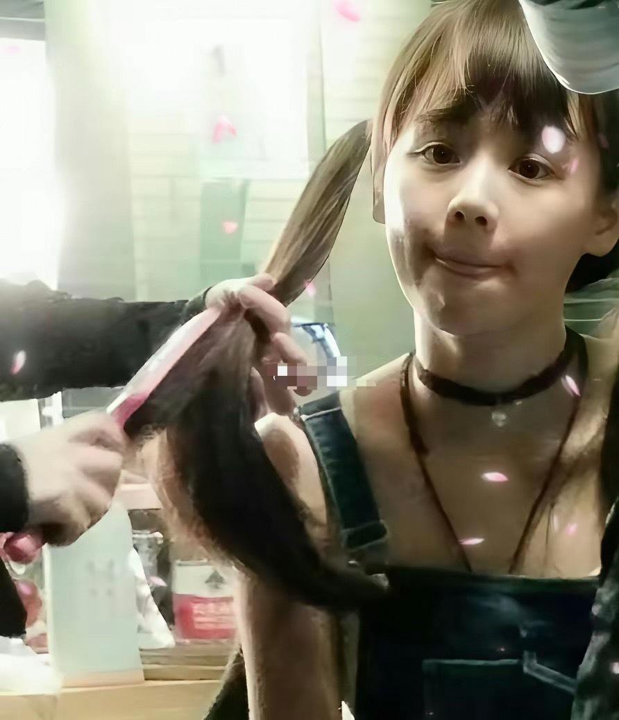 终于明白当年马思纯为什么能当书模了，胖过但没丑过。