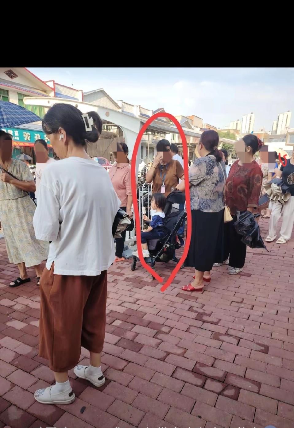 真的劝有些家长，求你放过家里的老人吧！今天接儿子放学，在长沙38℃的烈日下看到的