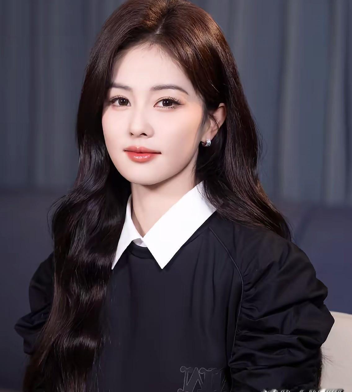 撕开“非科班”的标签，我才看懂白鹿被资本疯抢的内幕。别再扯什么观众缘了，那都是