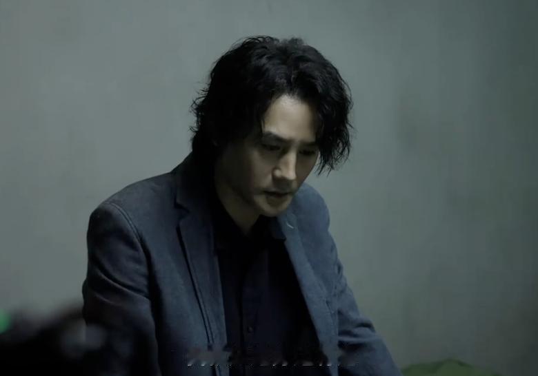 《交锋》中，马憩亲眼目睹女同事李凤歌被抓走，为什么会有那么大的反应？两个原因