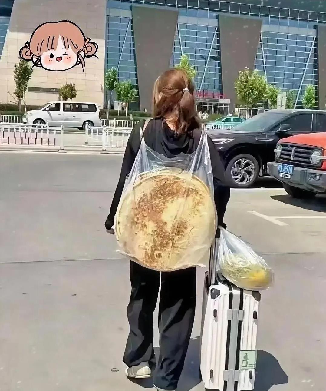 这是一位懂生活会过日子的新疆女孩，她是出去旅游还是上学呢？行李箱里的生活用品，