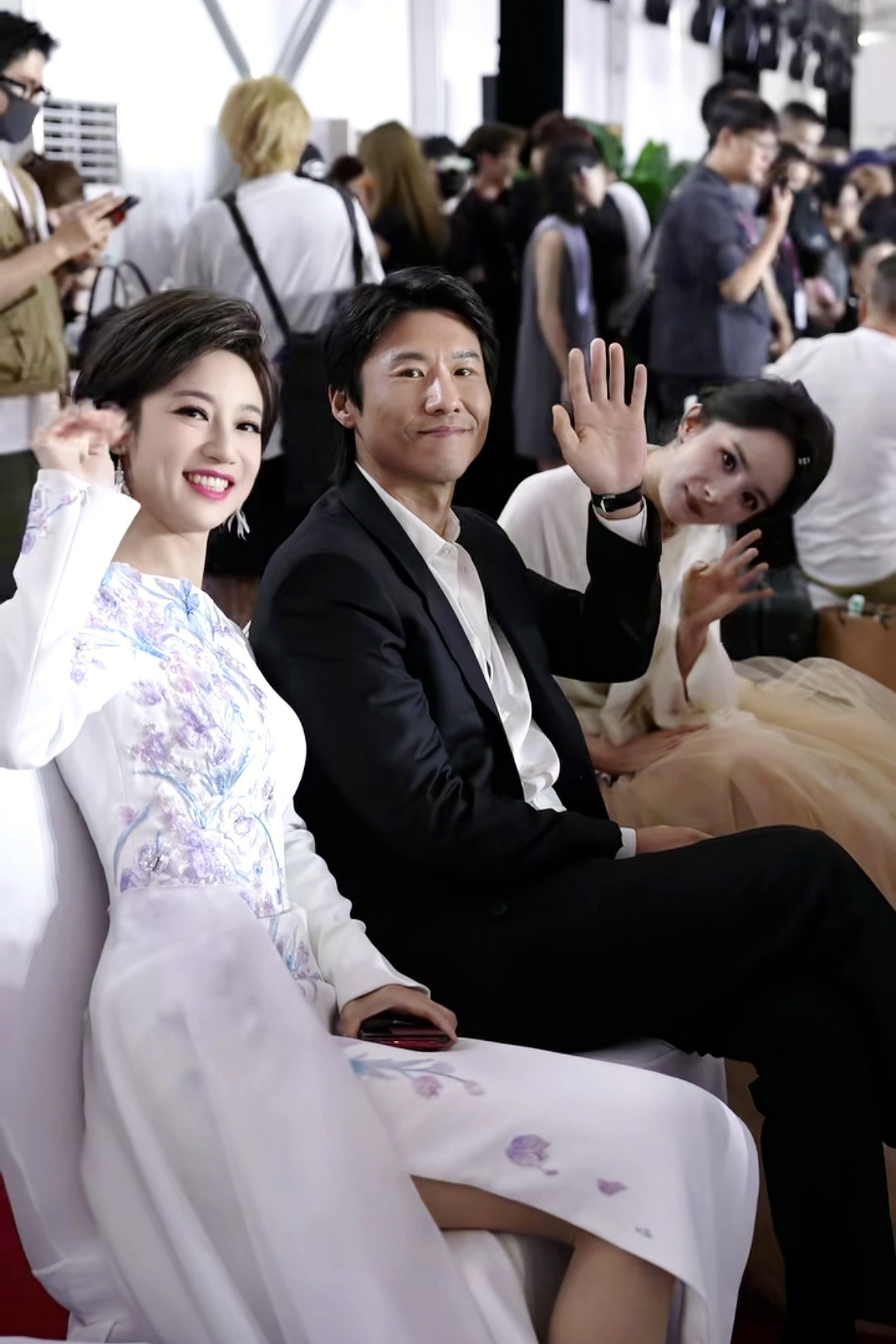 小幂宝歪着头好可爱杨幂