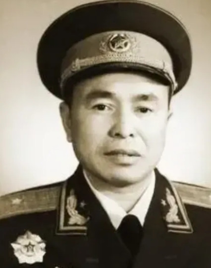 1946年，解放军五千人被三万敌军包围，旅长下令烧毁重要文件，准备拼命，怎料一地