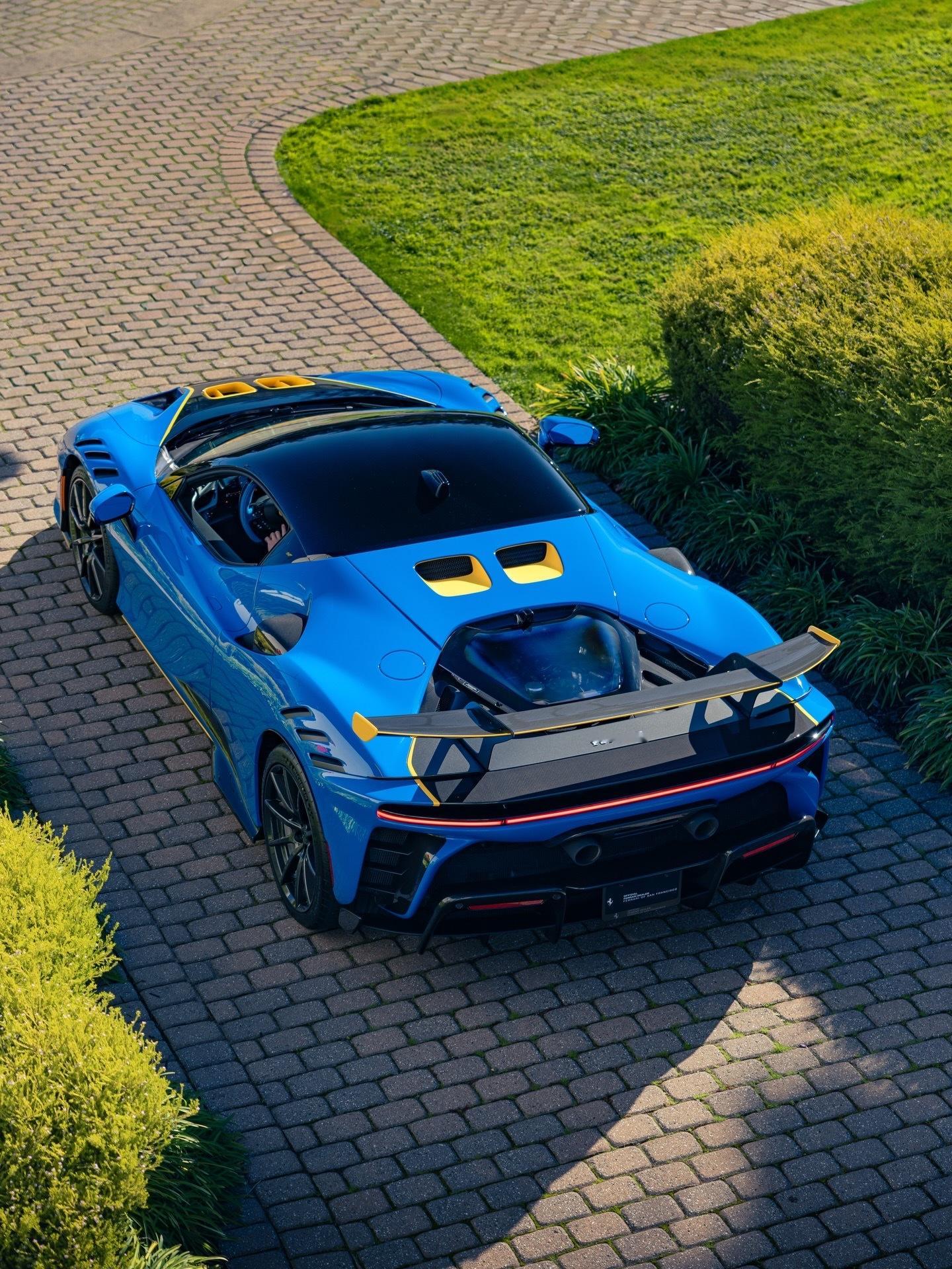 不确定您怎么坐进去驾驶它，但这就是它的设计初衷👏法拉利SF90XX有一些疯狂的