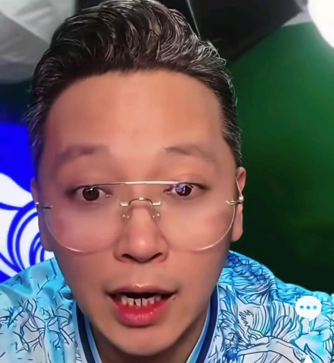 解说员周亮爆了一个料。在一场直播中，解说员周亮谈到了中超球队重庆铜梁龙。他表示