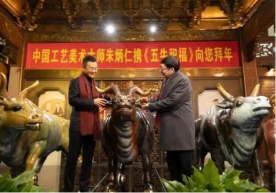 2002年，浙江有个人在得知铜价从每吨3万元涨到8万元的时候，果断把家中积蓄，加