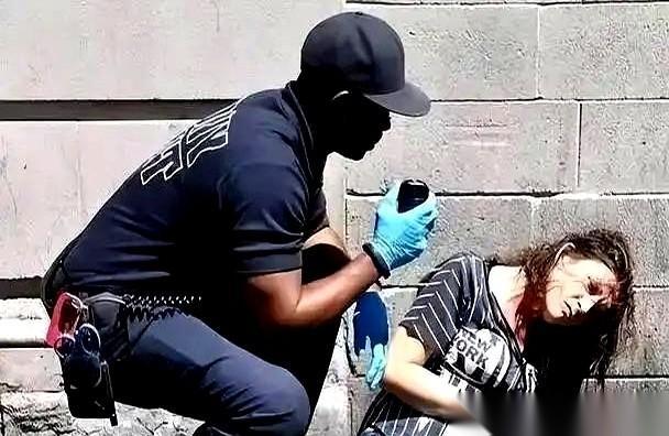 致命芬太尼，三美元绞杀美国梦。你端起一杯咖啡，支付了今天工作几个小时的报酬。