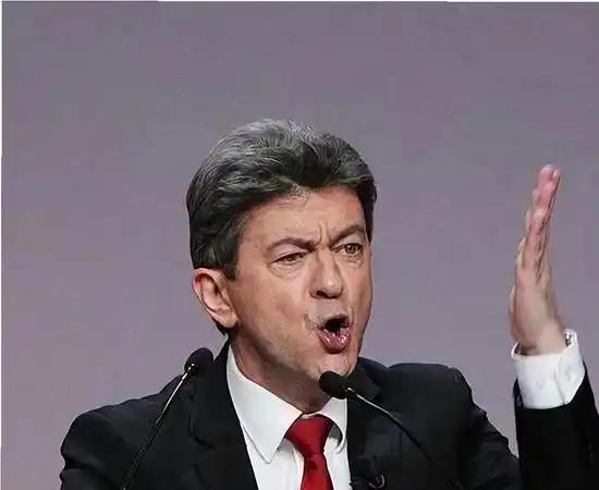法国电视直播间内，主持人抛出尖锐一问："如果台海开战，法国怎么办？"一位74岁的