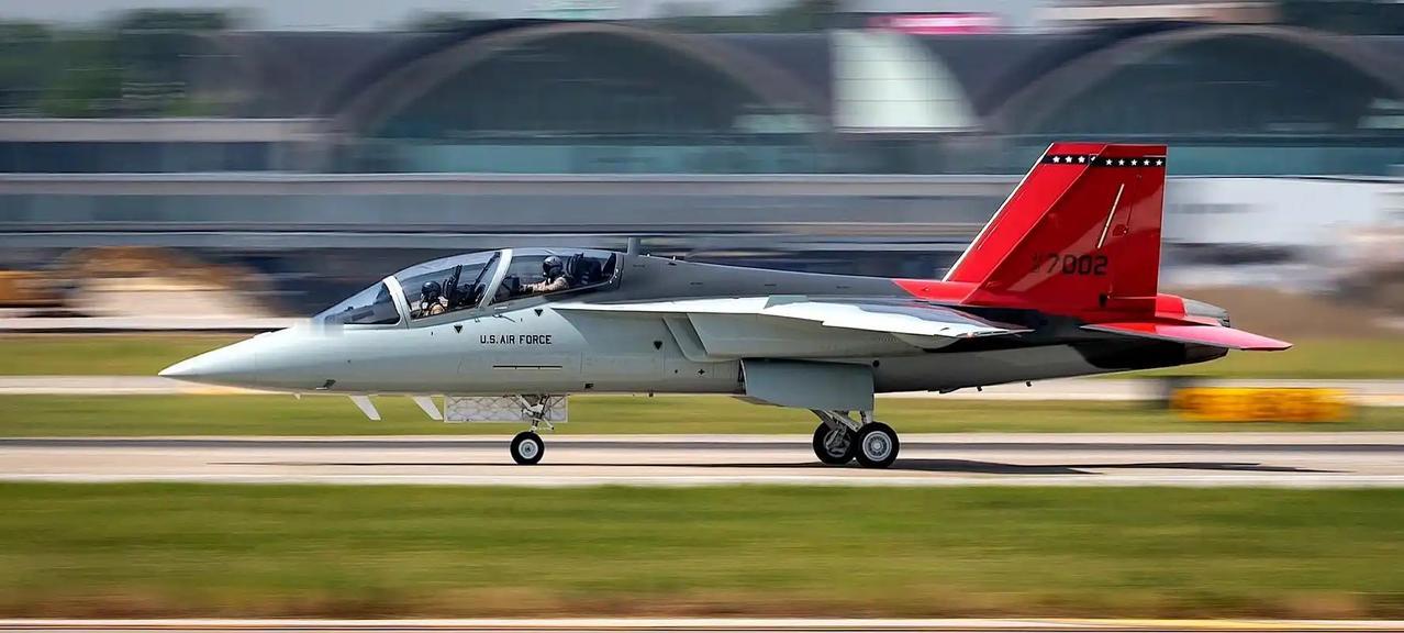 沙俄割走一百五十万平方公里，中国人记了一百多年，可今天，俄罗斯的油，中国的路；俄