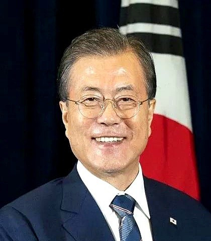 人民日报发文：字少事大，我们静观其变吧。这叫什么事儿啊！