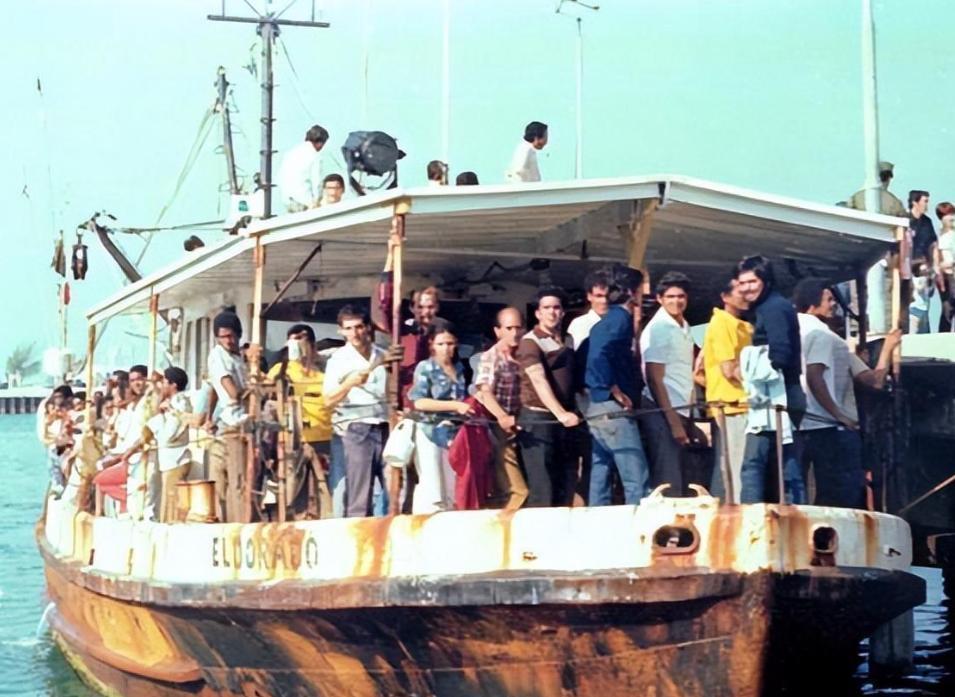 🌞1980年，古巴的领导人卡斯特罗为了报复美国，竟然将15万名罪犯以及精神