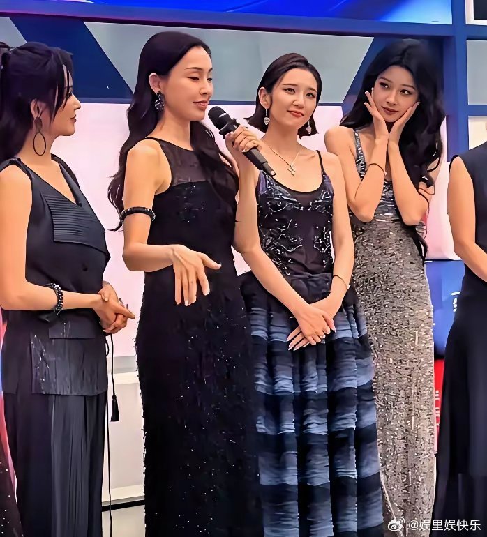 曾沛慈拿了总冠军，陈瑶第14名，没成团。一个在台上哭，一个在台下笑，这场总决赛，