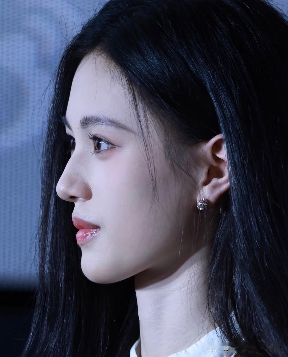 沈羽洁的惊艳侧颜