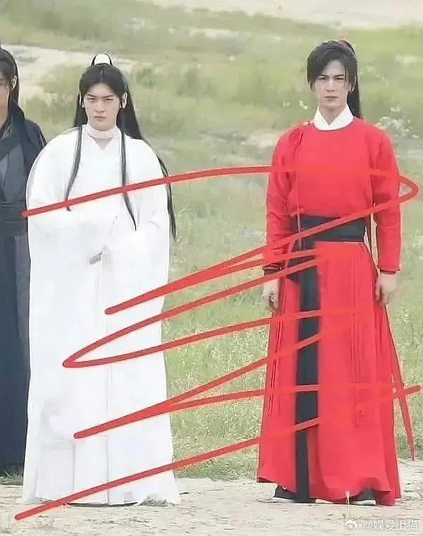 天哪，这谁能认出来这是之前的张凌赫