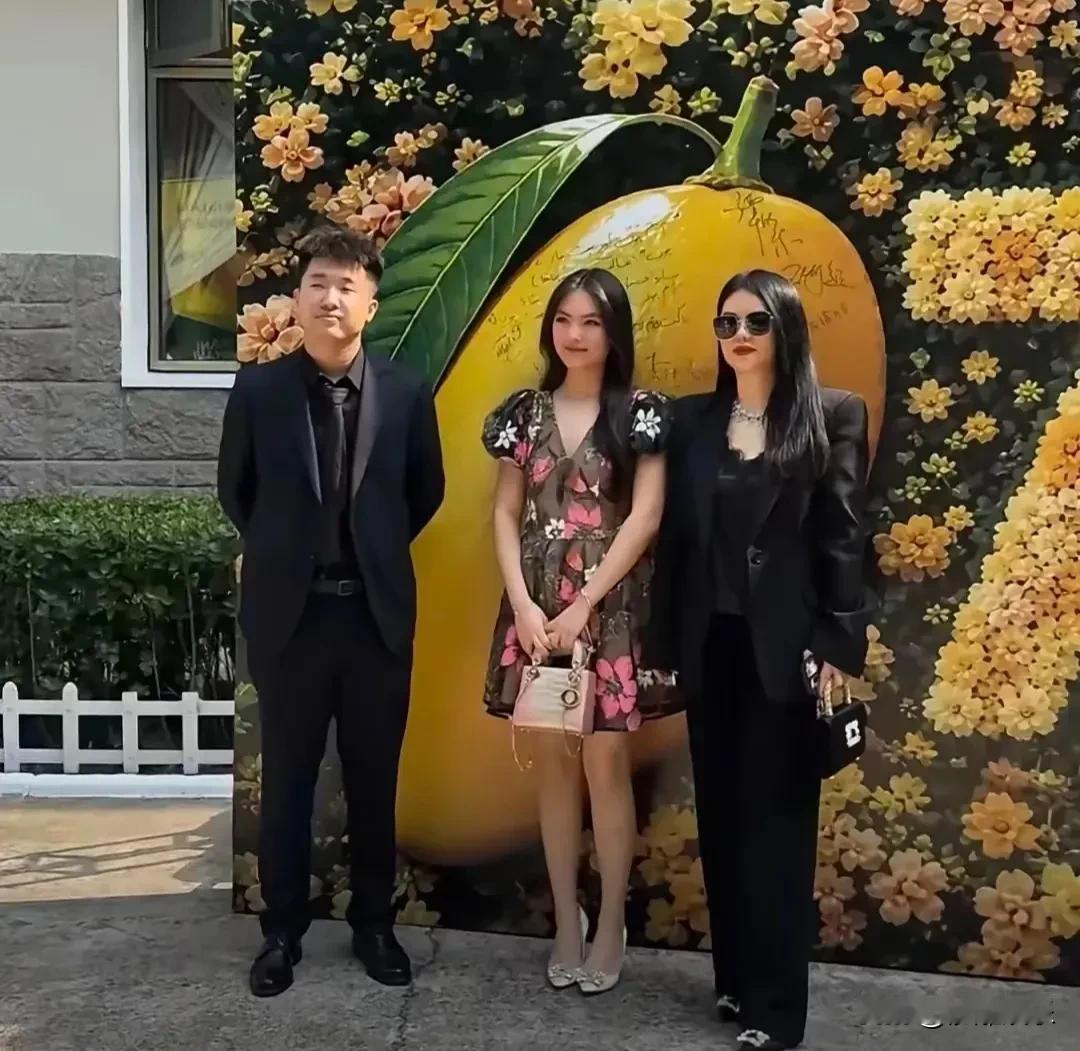 李湘带王诗龄出席活动！17岁王诗龄女大十八变，母女双双瘦身成功惊艳全场李湘又