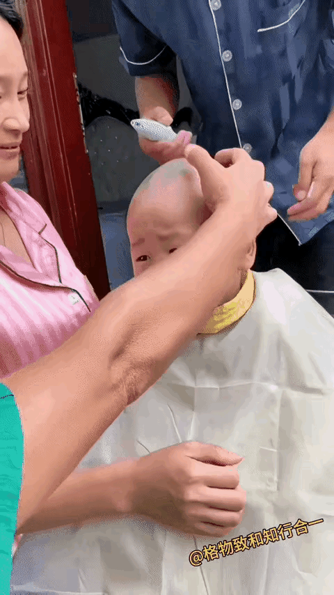 唉呀喂！理发师咋理的发，明明是天真无邪的小萌娃，却被你弄成个“老大爷？”咋出门见