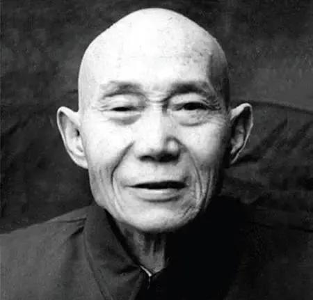 1940年5月，一名地下党投靠了日军，见到日军少将后，他却突然拿出手枪，对着日军