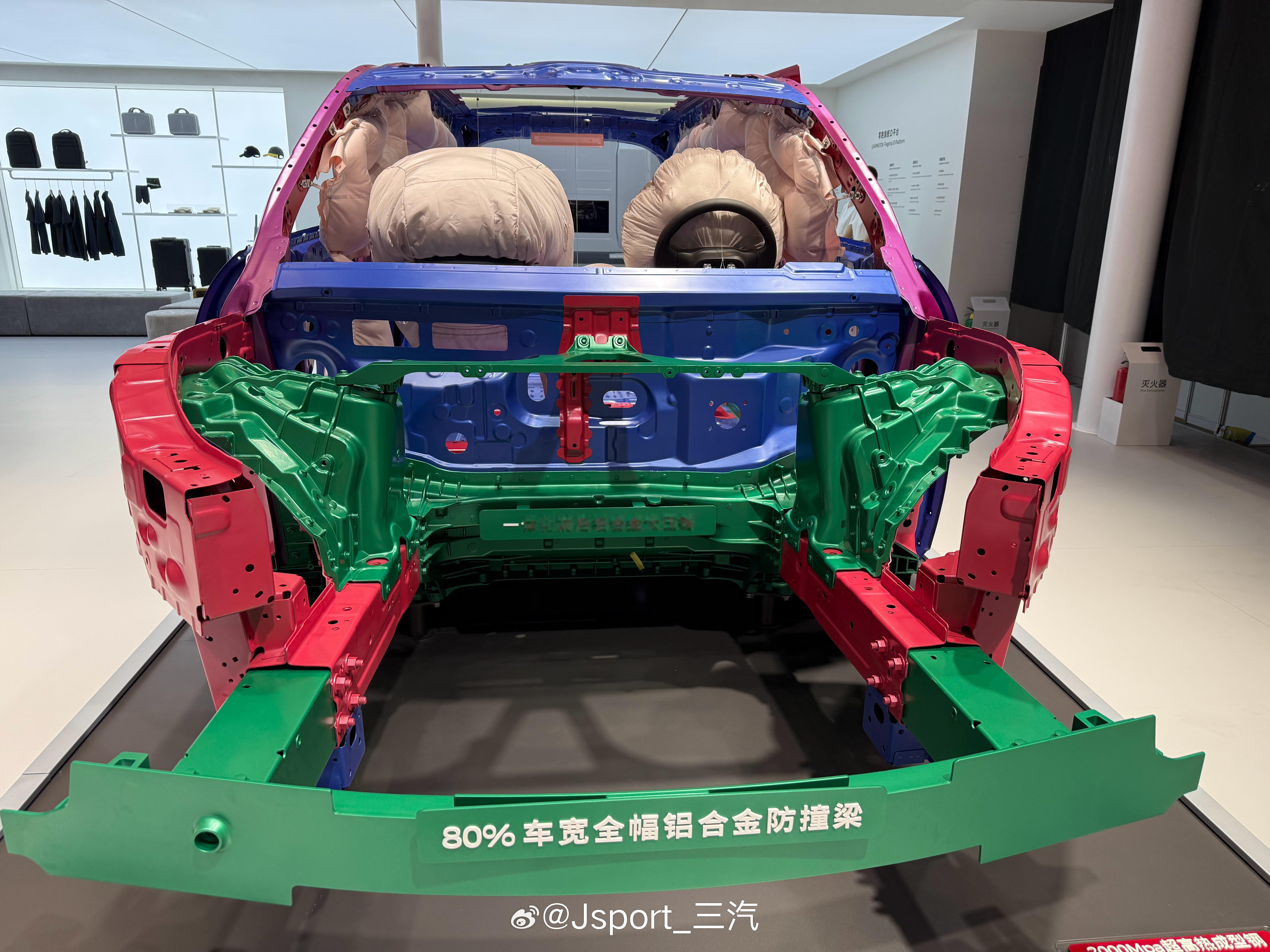 biw零跑D19纯电增程两用，纯电还有个前行李舱