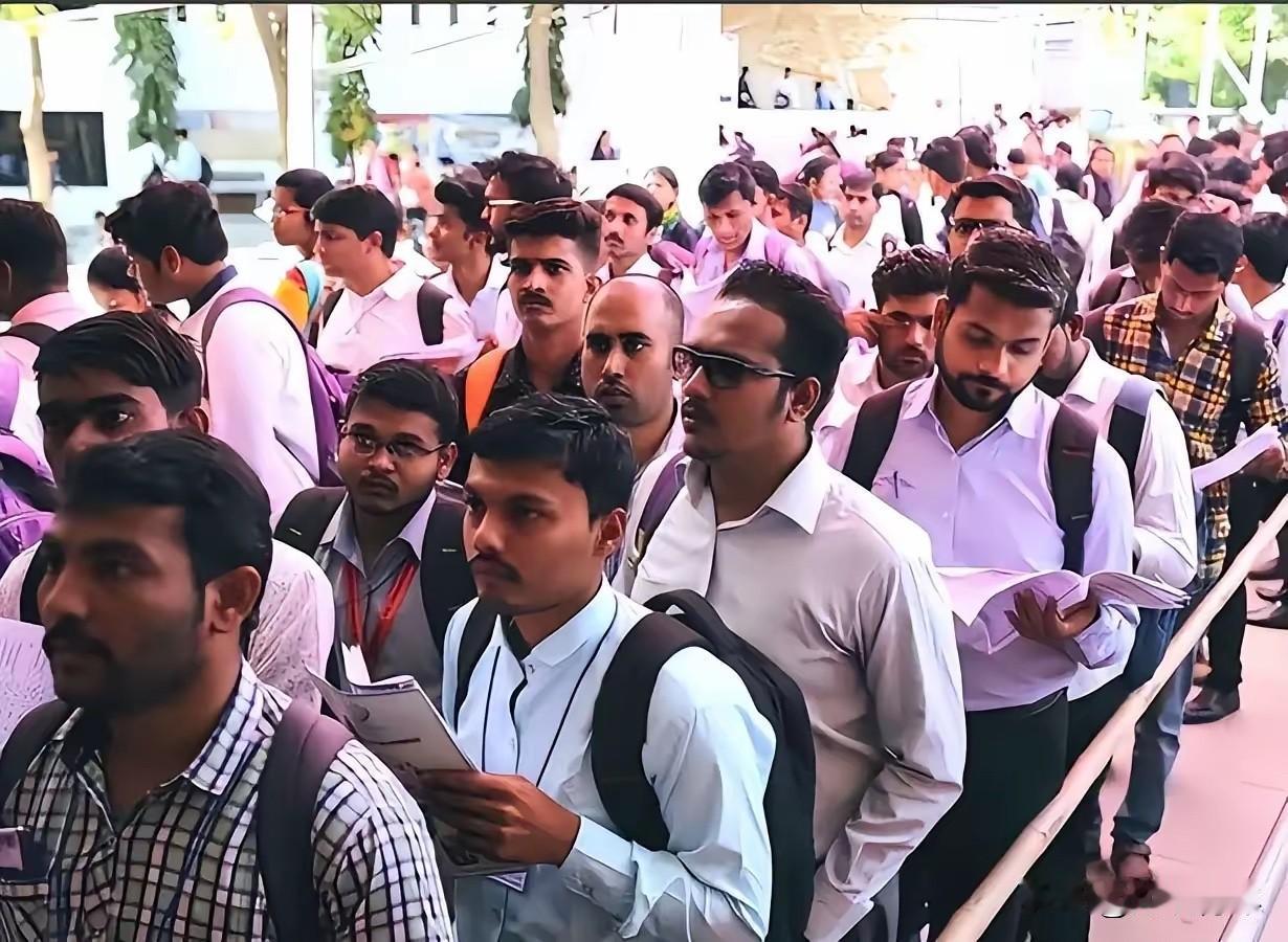 特朗普看穿了莫迪，也看穿了印度，印度人不停地生孩子，然后往加拿大和美国移民，抢工