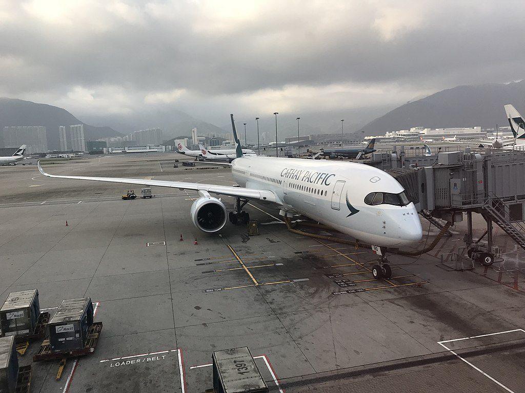 惊险一幕！7月4日匈牙利防长亲自证实，载334人的香港国泰A350