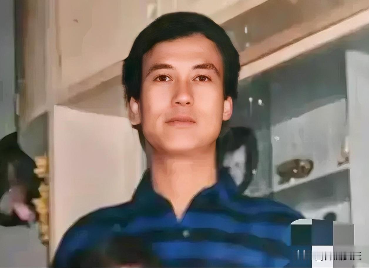 这个人大家要记住。别看他看似文质彬彬，其实下手很狠，尤其是对自家孩子，尤其是自己