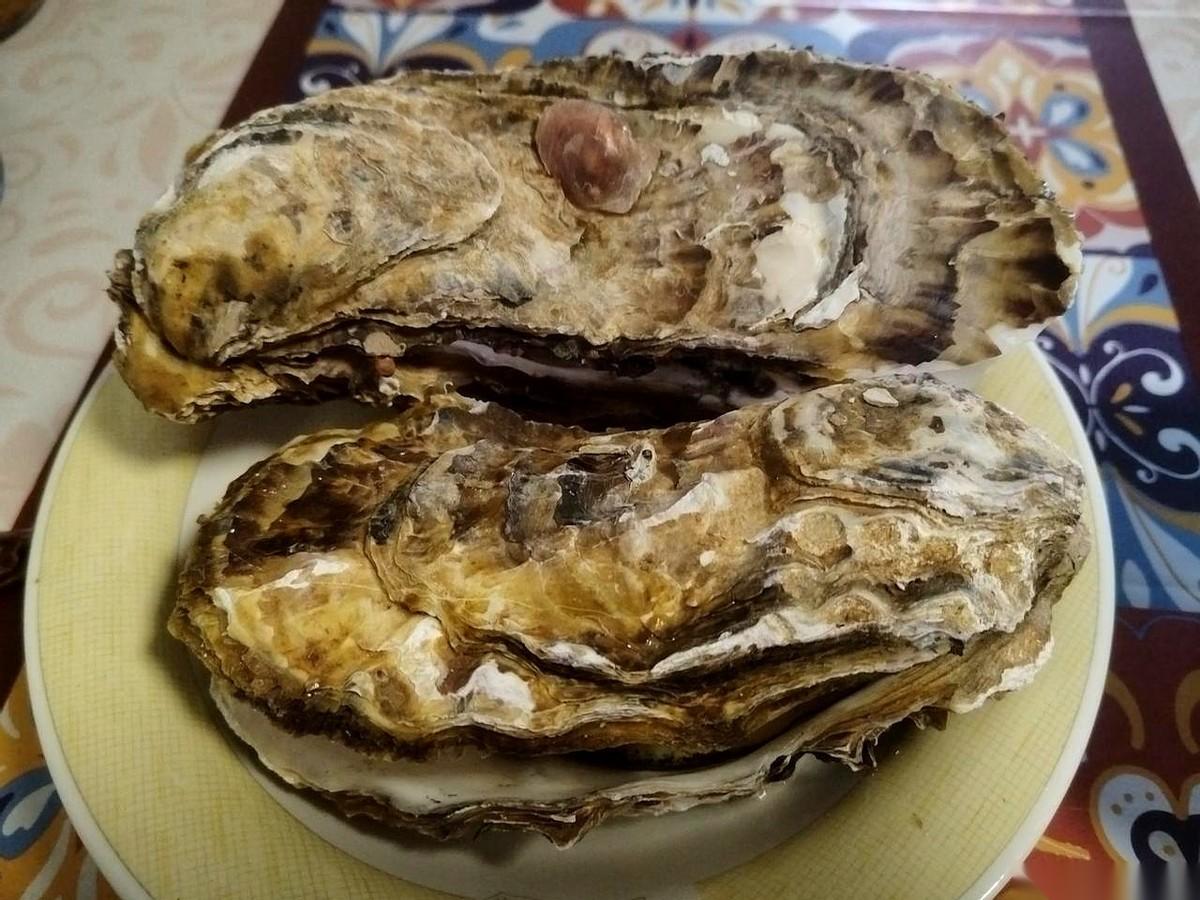 就三分钟，多一秒我都嫌老。说的就是生蚝。我以前是真不爱吃这玩意儿，总觉得一股