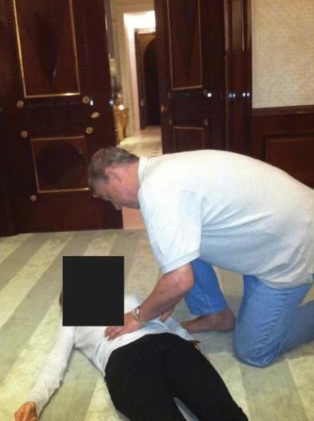 没有想到儿子比老爹更加疯狂，菲利普亲王的棺材板要压不住了，动用了他的遗产支付封口