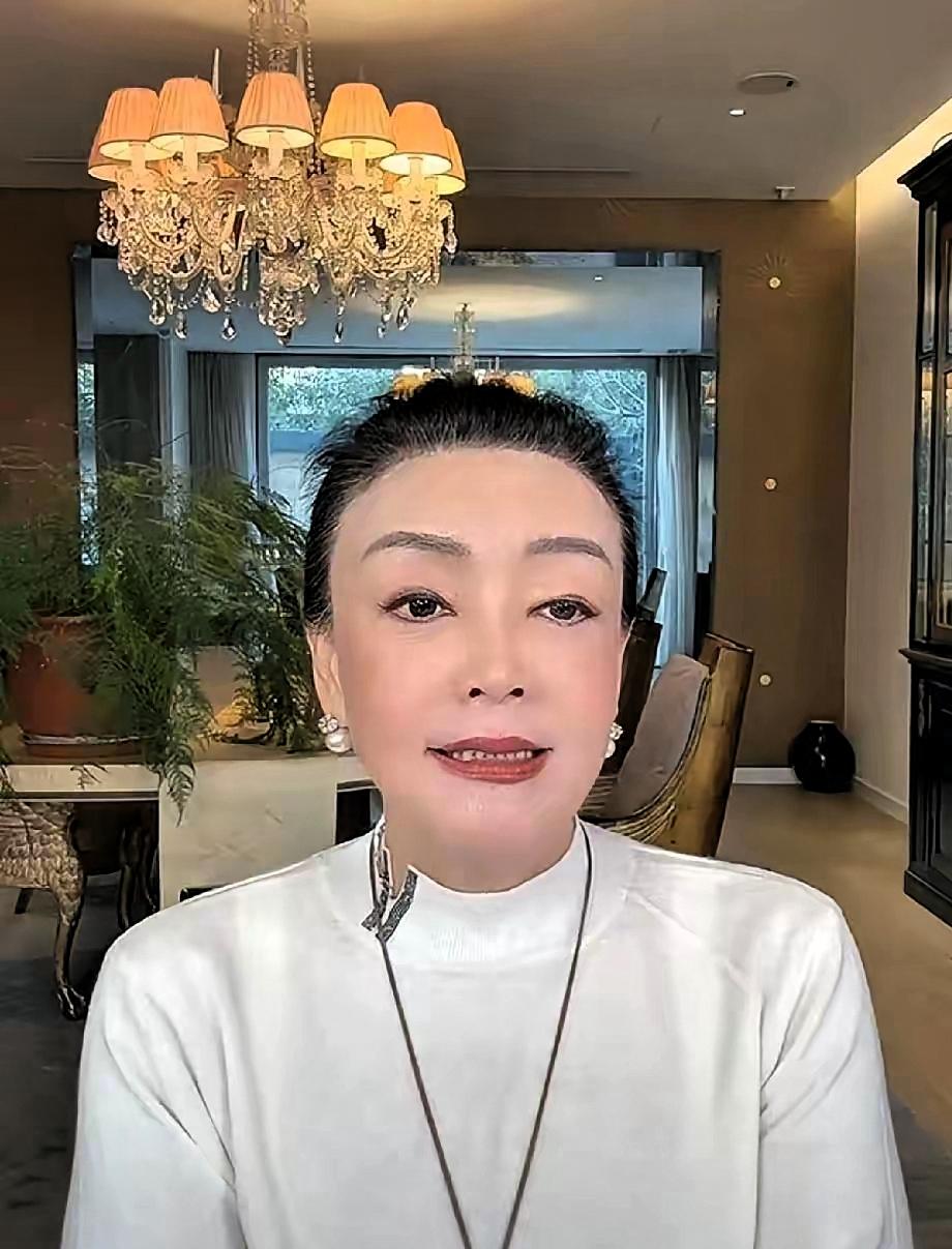 兰姐的真心话，那些年，和现在的汪小菲兰姐说了，以前对小菲太狠了，因为家里事多，