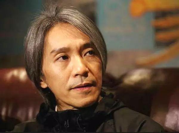 很多人都有一个疑问:“2005年第24届香港金像奖之后，就再也没有看见周星驰出席