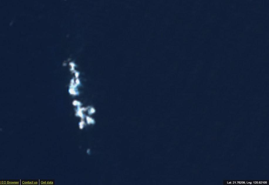 卫星拍下疑似解放军实弹落点，或距台岛仅8.4海里根据东部战区的通告，30日，