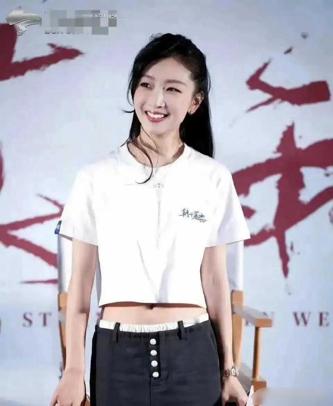 没有看错吧，周冬雨难道是二次发育了？感觉长开了