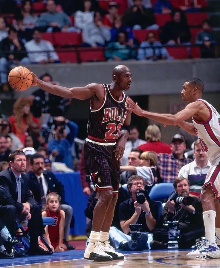 NBA赛场上最帅的乔丹单手持球组图。