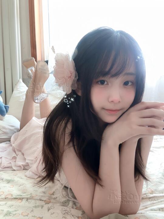 泥嚎这里是萌妹子( ̀⌄ ́)