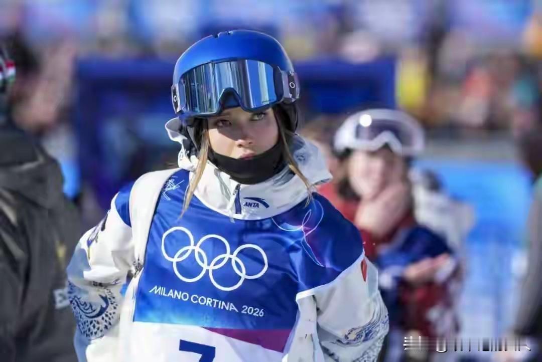 妈呀！真想扇自己几个耳刮子！现在才知道谷爱凌是代表中国队在冬奥会上来拿金牌银牌