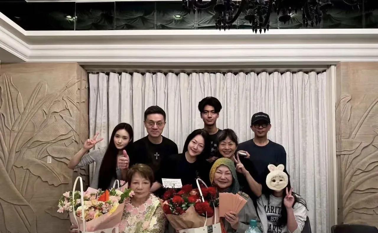 事实证明，许雅钧小S的婚姻很稳定的，母亲节一起为两位妈妈一起庆祝呢。之前因为小S