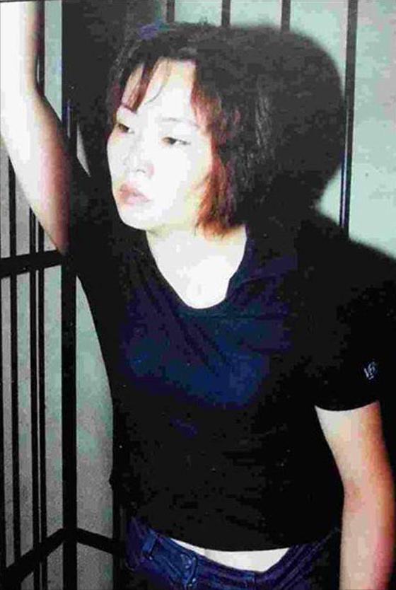 2003年，刘涌临刑前出奇淡定，苦笑着看了眼妻子，死活不肯换寿衣。被押到殡仪馆、