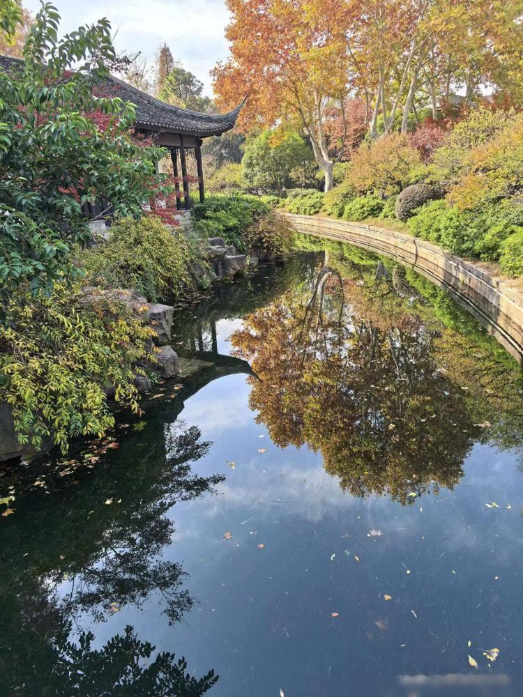 同事在外出差，出差费用拖到年底一起报，一下子报9万，老板看到发了大火。​部门