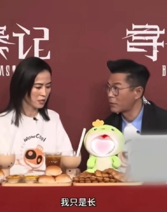 印象里，此时的古天乐，全港配和他开玩笑的人不多，萱萱算一个！萱萱意味深长地瞟了