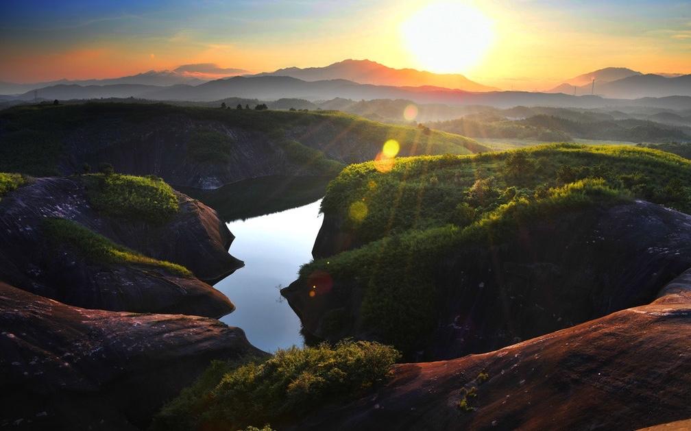 接触了一个学生家长，我觉得他们教育孩子有问题，为什么有问题呢？因为太宠溺孩子了，