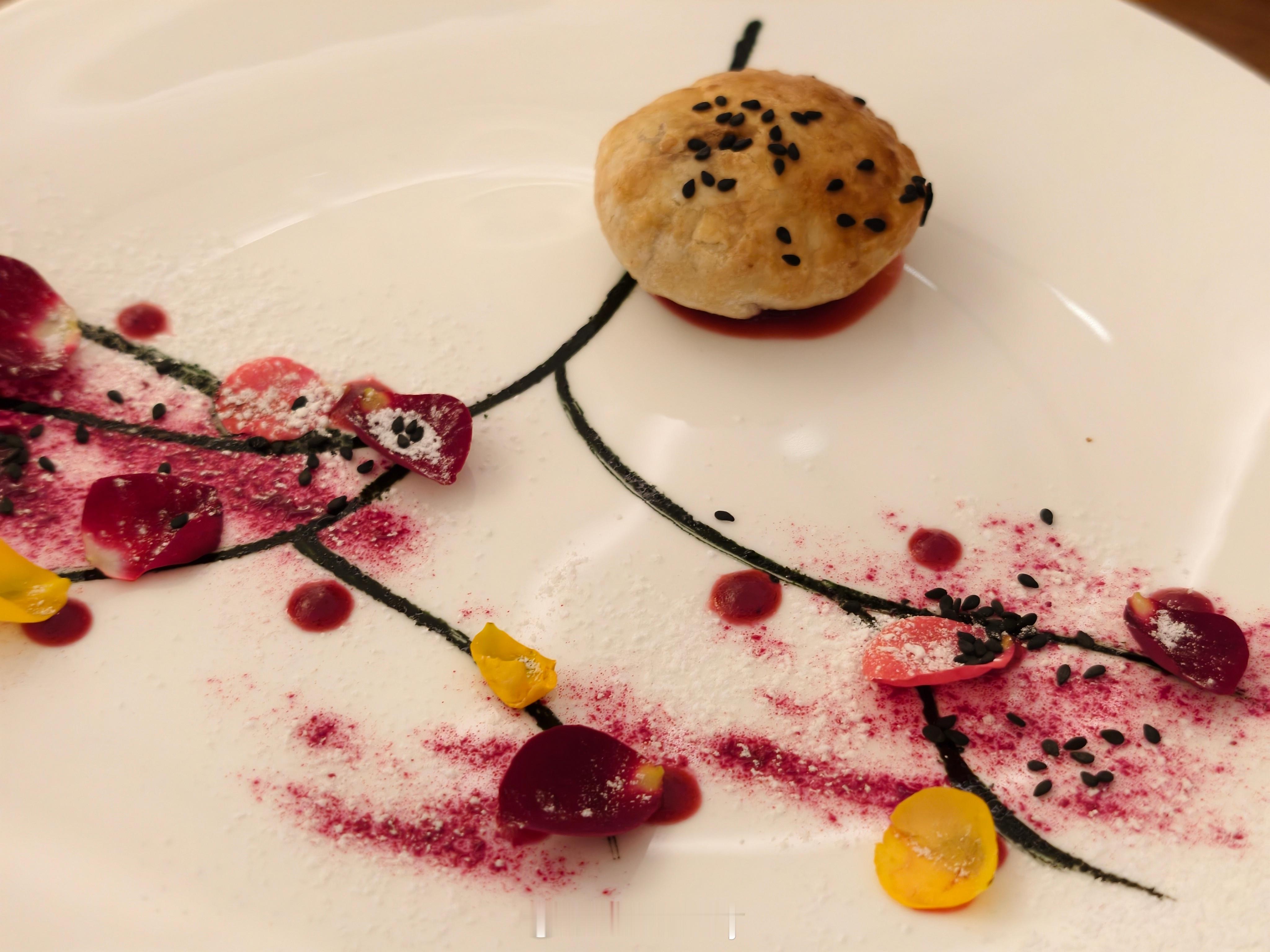 今晚吃中餐，找一找熟悉的感觉。不得不说欧洲的厨师，太有想象力了，图3是扬州炒饭。